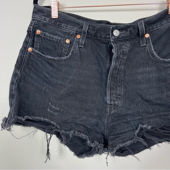 LEVI’S DISTRESSED BLACK DENIM SHORTS WITH 6 BUTTON FLY SIZE 32 - Picture 9 of 15